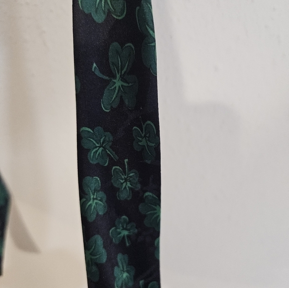 Shamrock St. Patrick's Day tie - Picture 3 of 7